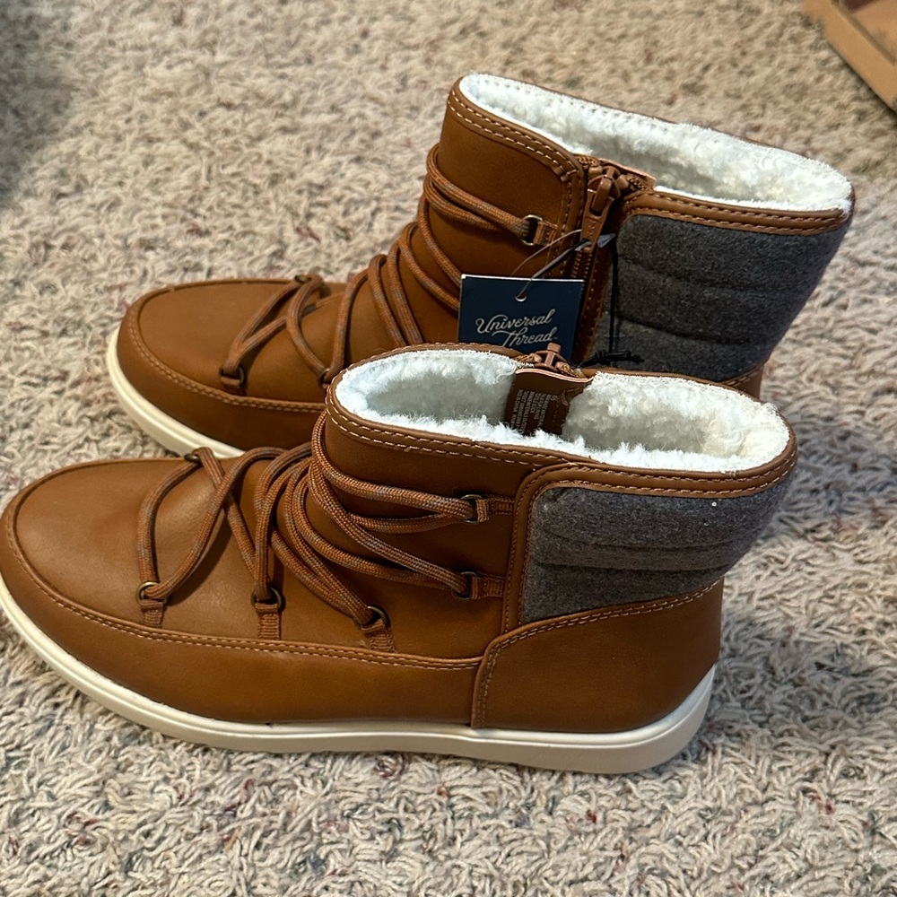 NWT Target universal thread fleece lined boots. Size 8.5
